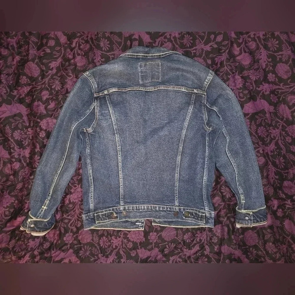 Levi's Women's Jean Jacket Dark Wash Denim Button Up Small - Picture 4 of 5